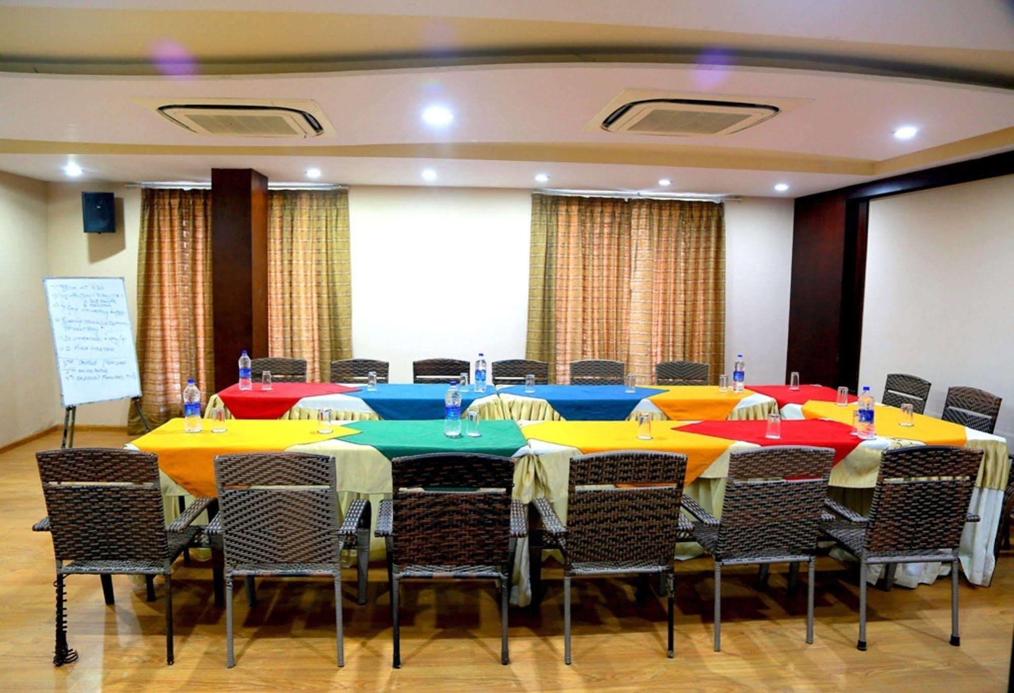 Hotel Royal Palm - A Budget Hotel In Udaipur Esterno foto