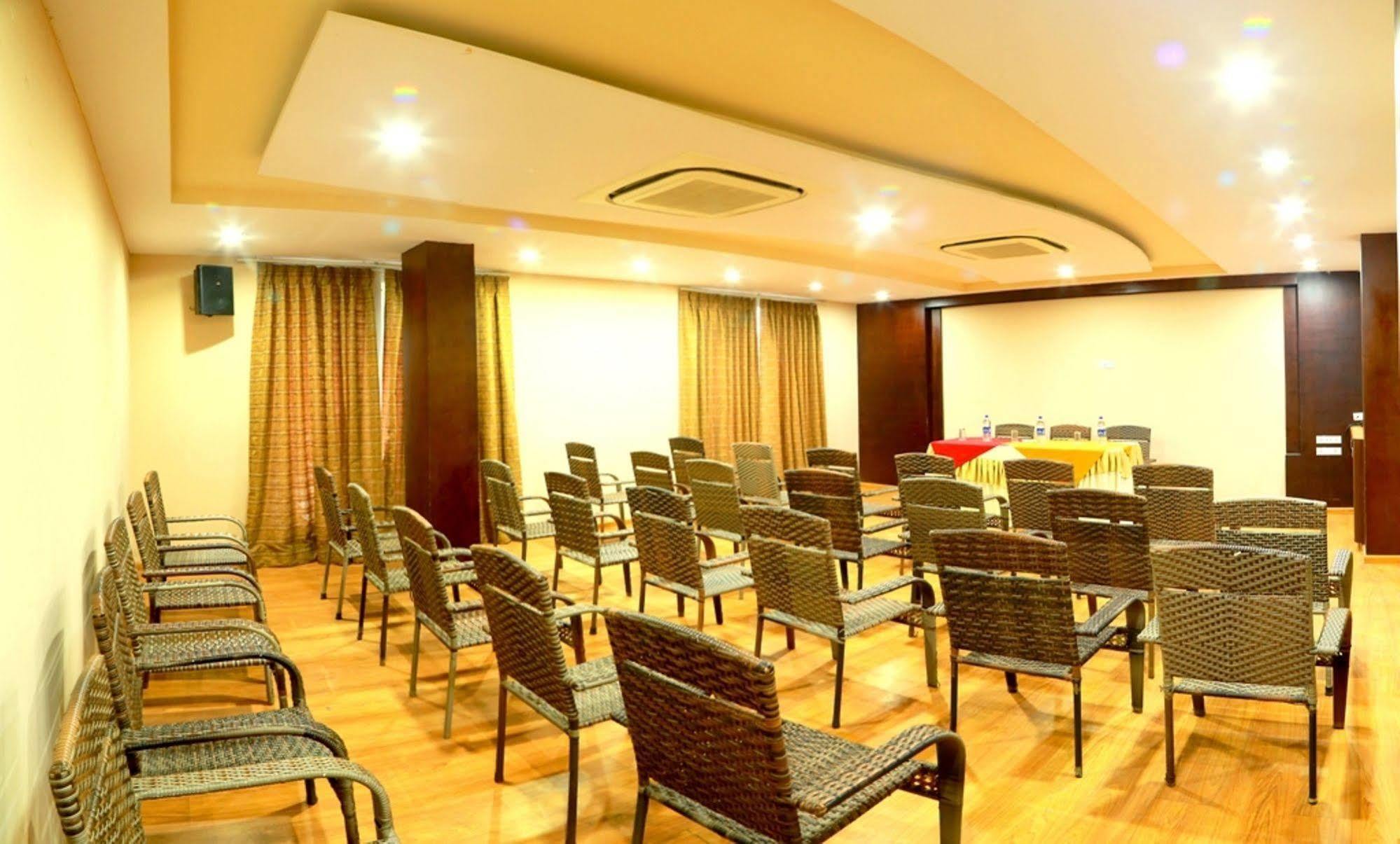 Hotel Royal Palm - A Budget Hotel In Udaipur Esterno foto