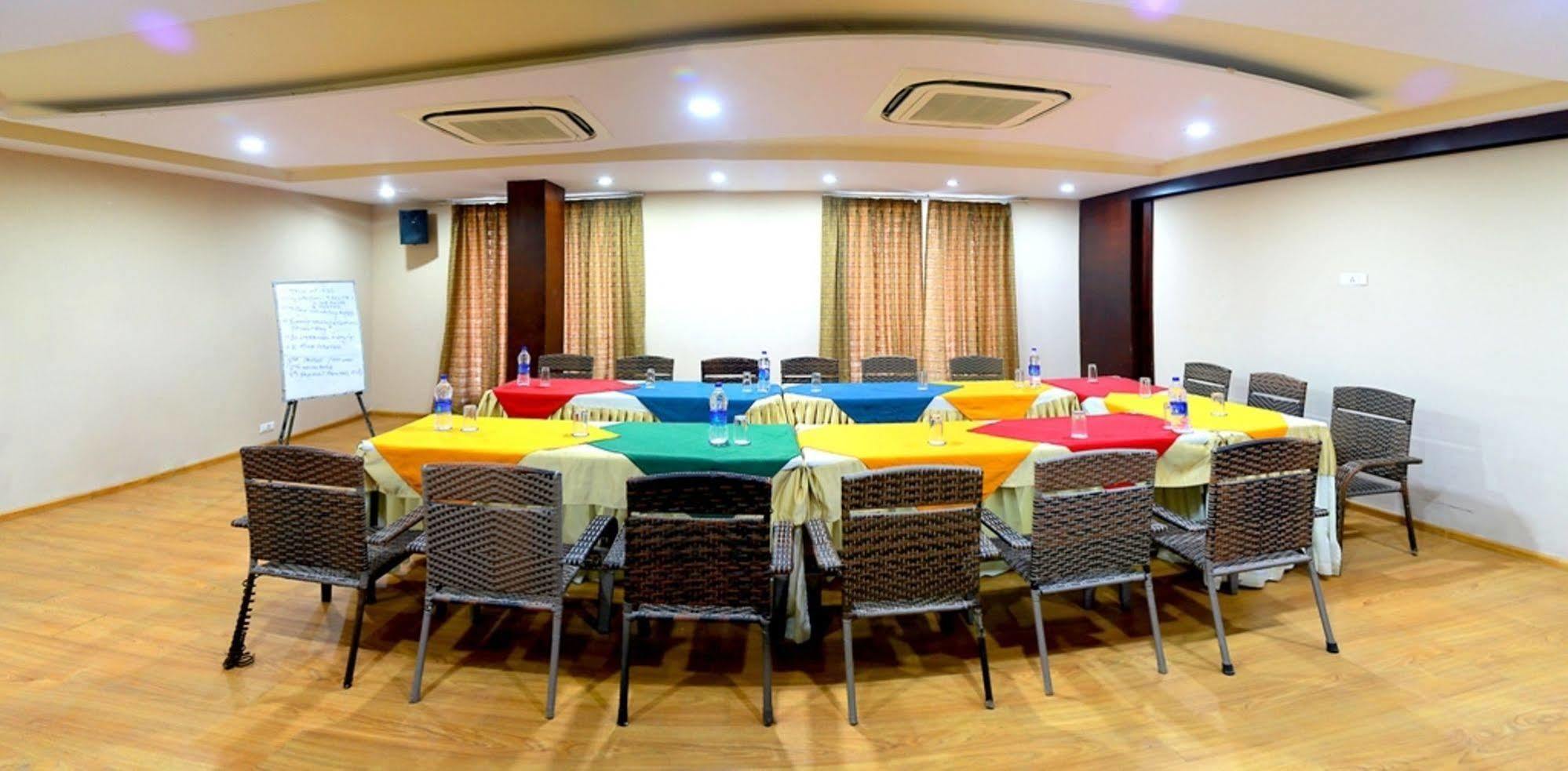 Hotel Royal Palm - A Budget Hotel In Udaipur Esterno foto
